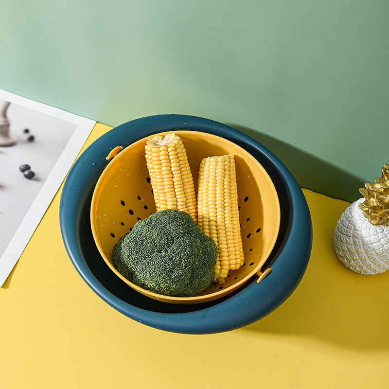 Marcolo double-layer drain basket with corn and broccoli.