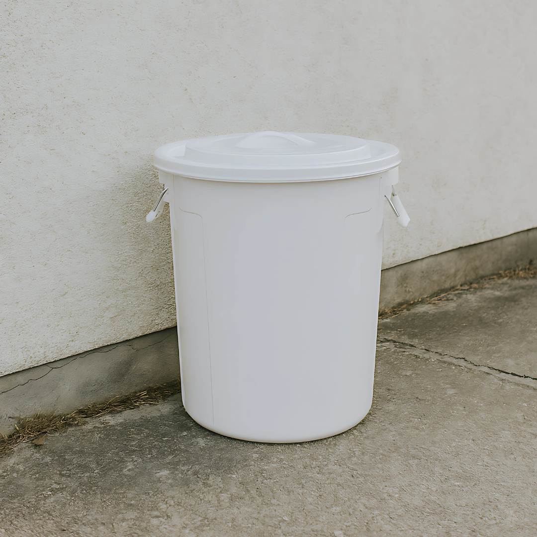 Marcolo large white round plastic storage bucket with lid.
