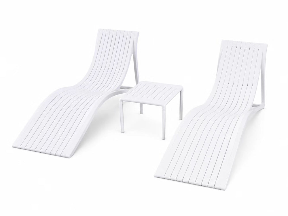 Marcolo Valencia sun lounger set, white: two loungers and a side table, angled view