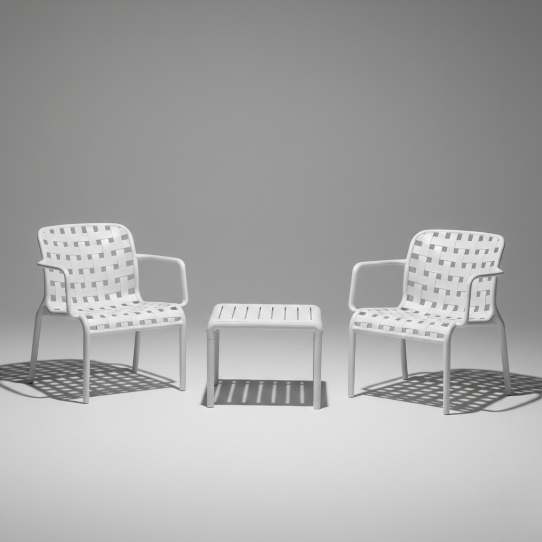 2-Seater Outdoor Bistro Set – White Plastic Chairs with Coffee Table, Weather-Resistant Patio & Balcony Furniture, UV-Resistant Recyclable Material