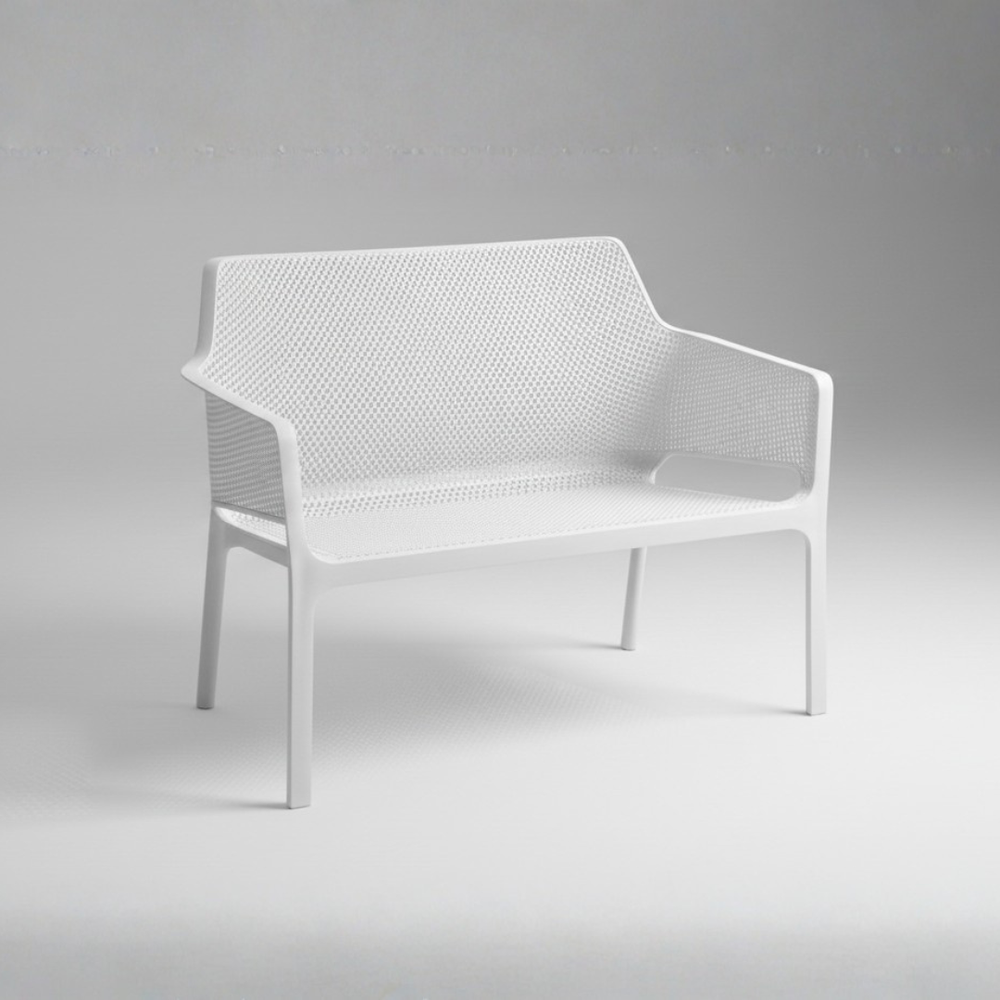 4-Seater Outdoor Sofa Set – White Plastic Seating with Coffee Table, Weather-Resistant Patio & Garden Furniture, UV-Resistant Recyclable Material