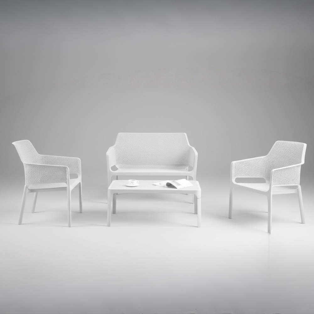 4-Seater Outdoor Sofa Set – White Plastic Seating with Coffee Table, Weather-Resistant Patio & Garden Furniture, UV-Resistant Recyclable Material