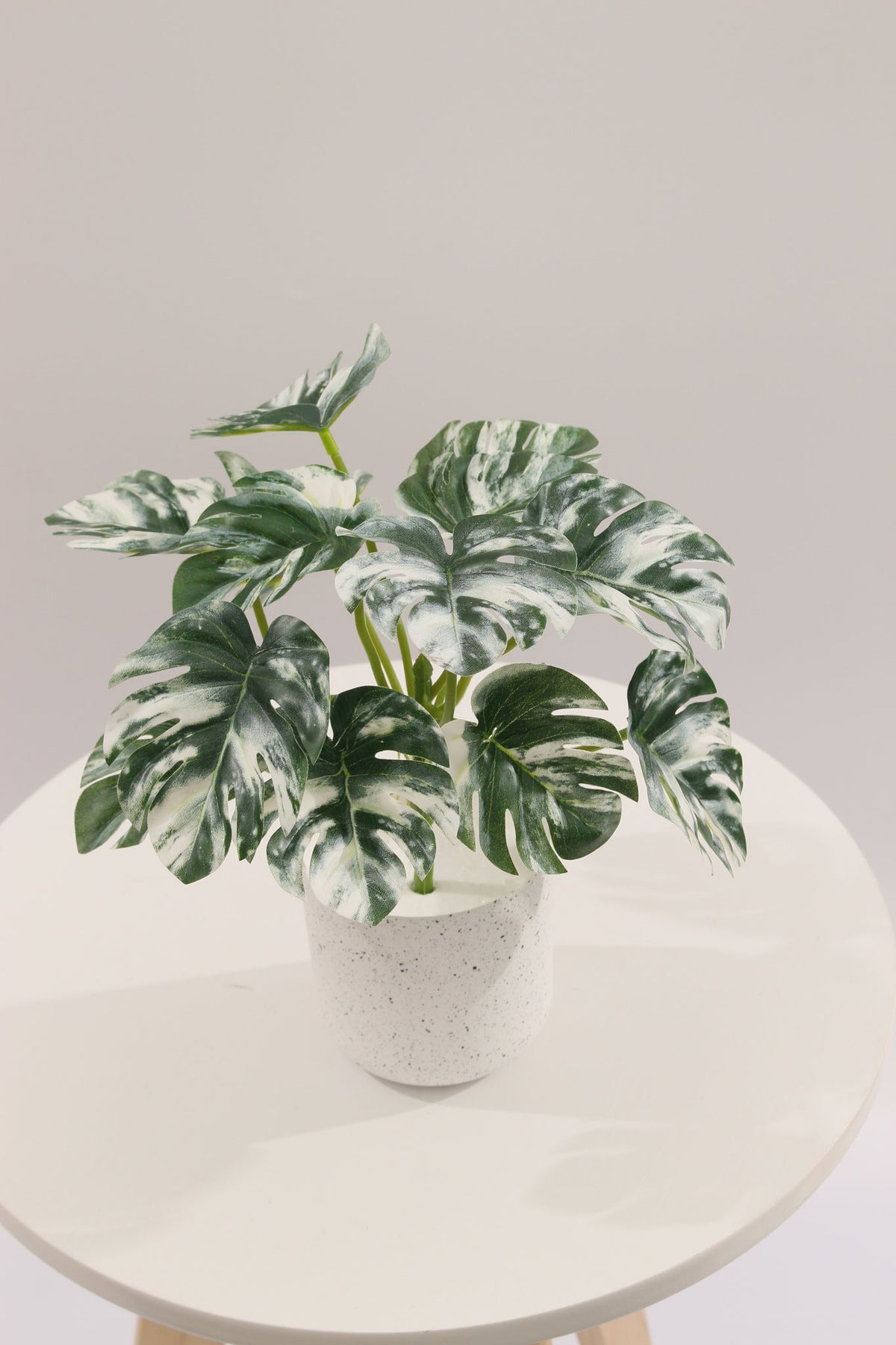 Marcolo 25cm mini artificial monstera tree leaf detail