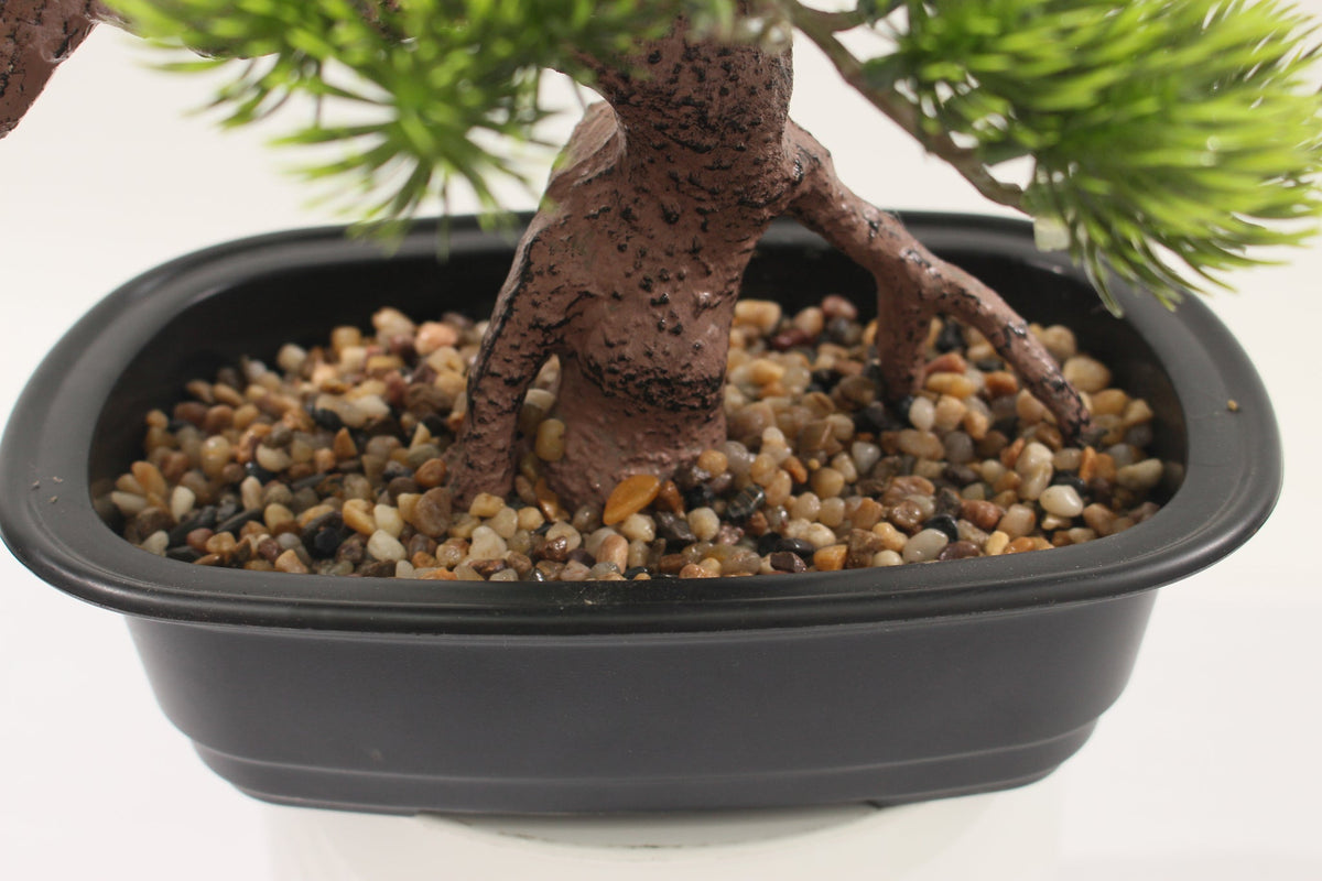 Base of the Marcolo 28 cm artificial pine bonsai in a black tray with pebbles