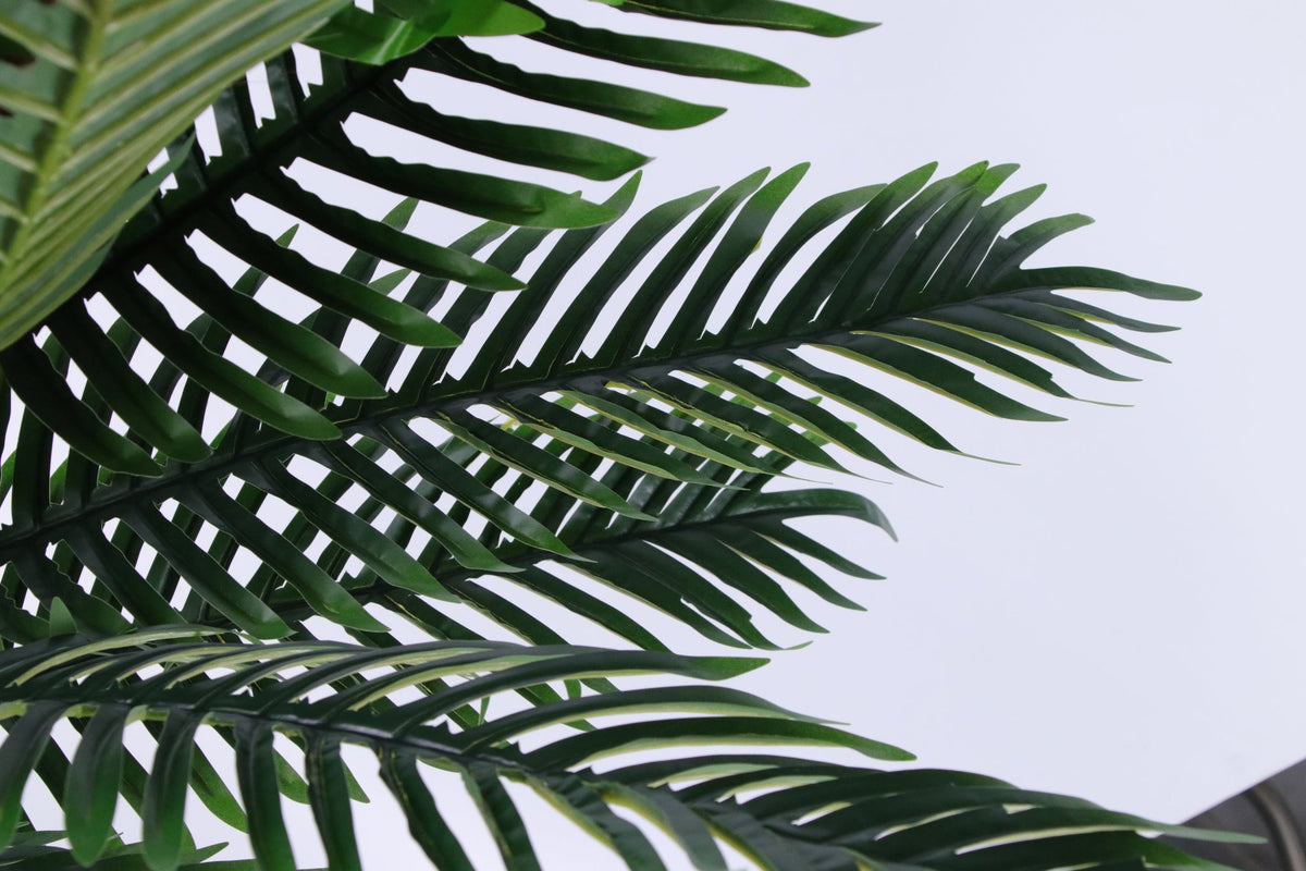 Detail of the palm leaves on the 150 cm artificial Persian palm tree