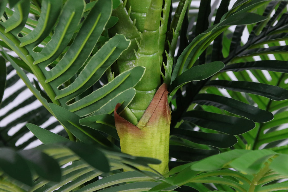 Close-up of the fronds and a new shoot on the Marcolo 225 cm artificial palm tree